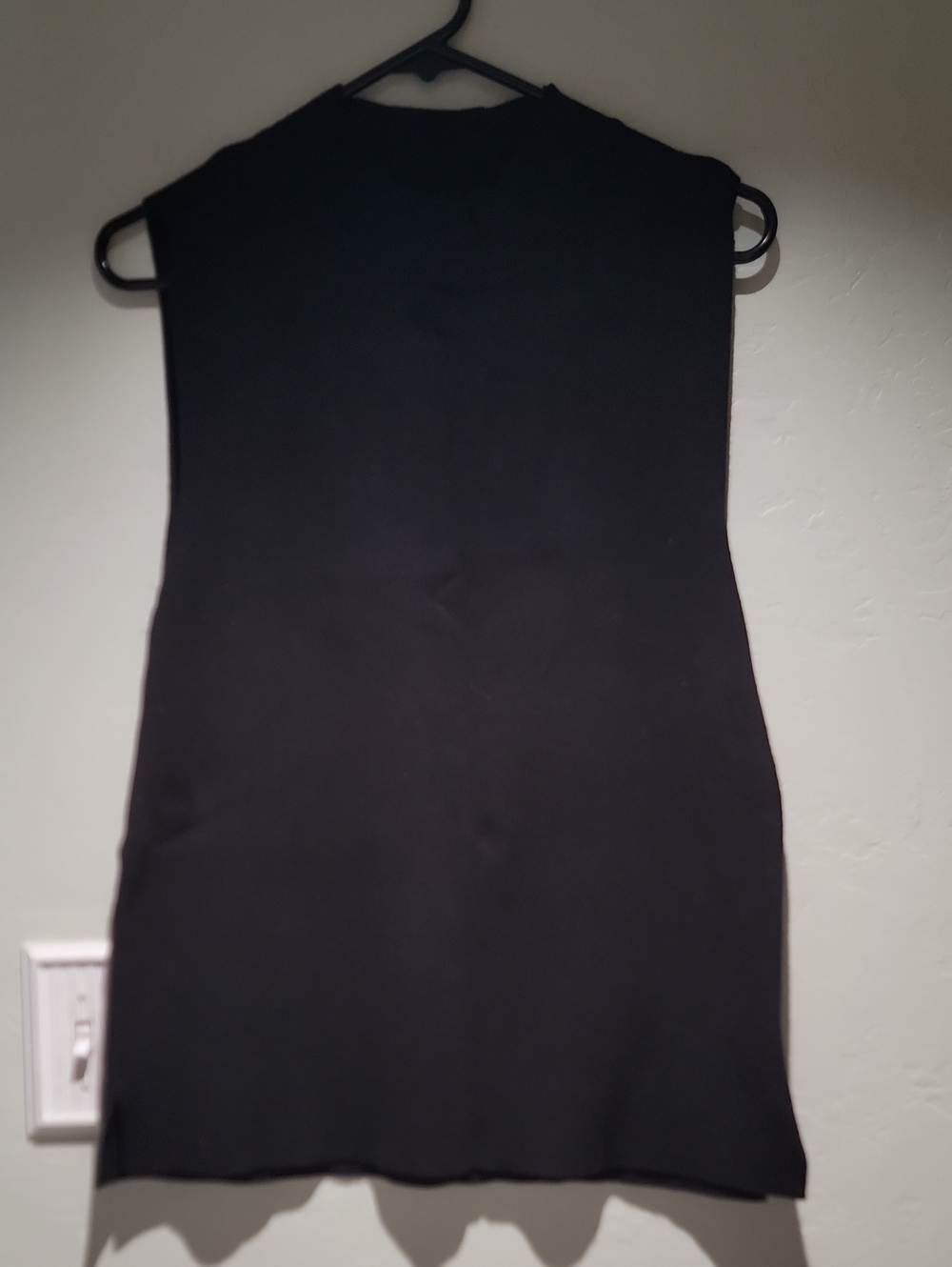 eesome Black Sleeveless Shift Dress